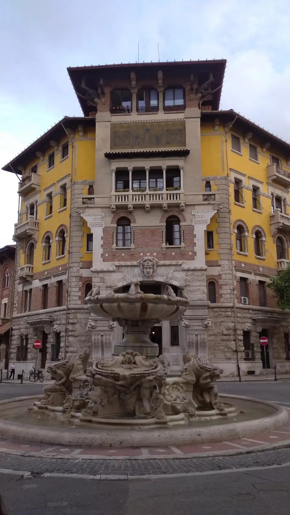 Fountain of the Frogs