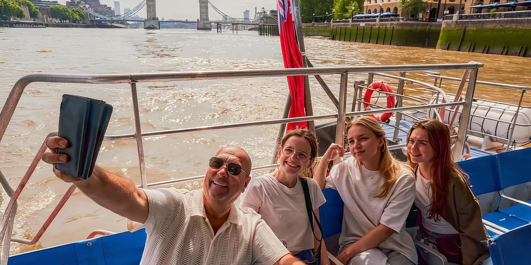Tower of London Guided Tour with Optional Thames Cruise