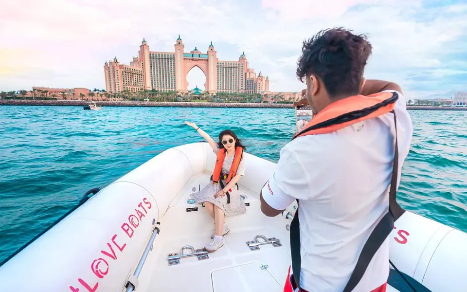 Dubai: Sightseeing Speedboat Tour with Live Tour Guide