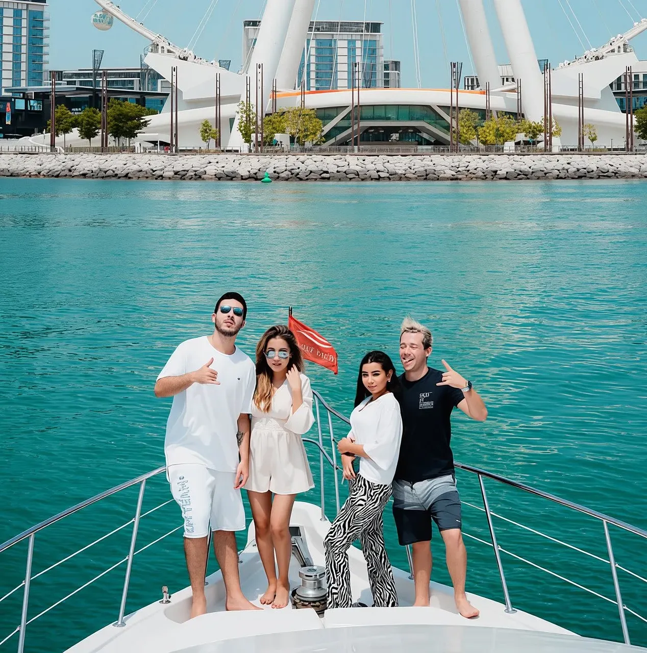 Dubai: Instagrammable Yacht Tour with Drinks & Ain/JBR Views