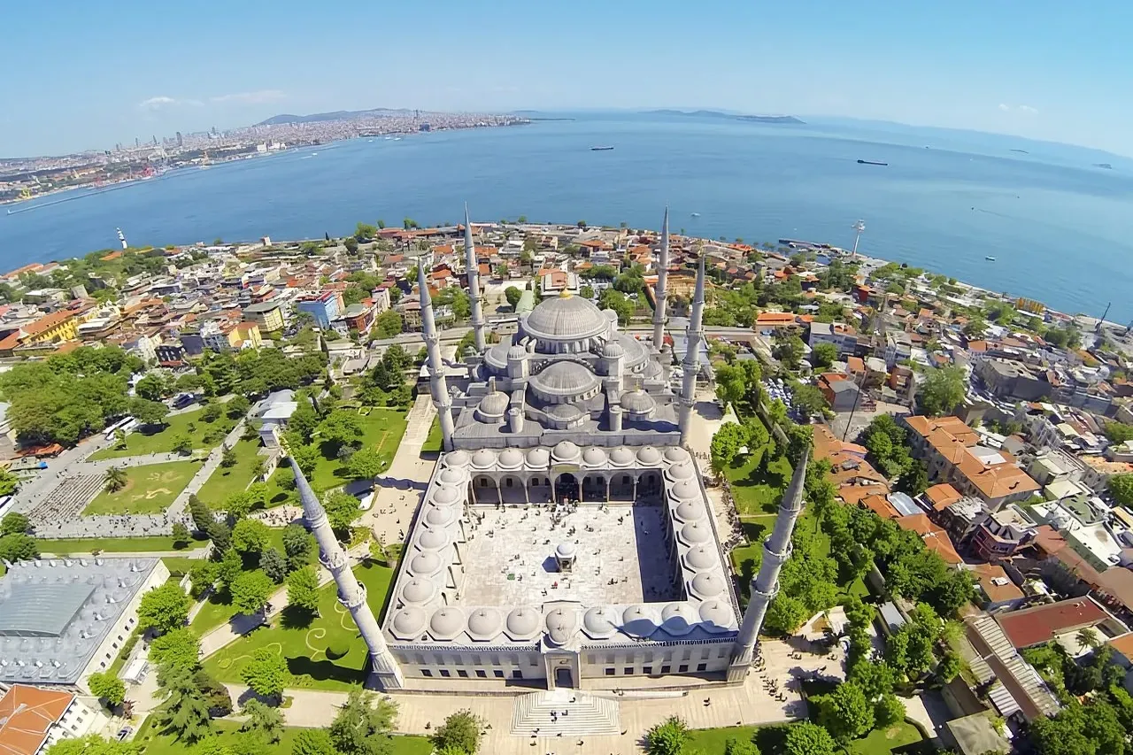 Istanbul: Blue Mosque, Hagia Sophia, & Old Town Walking Tour
