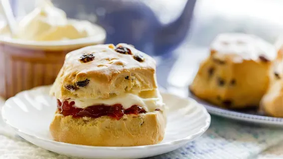 From London: Lake District Tour with Cream Tea & Cruise