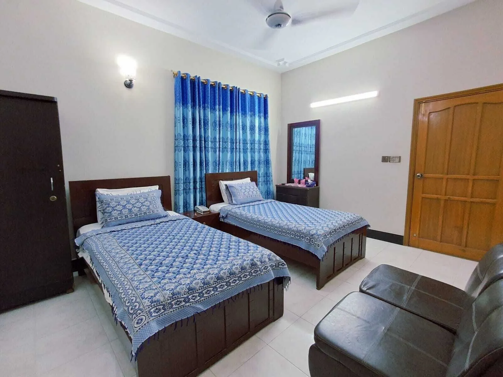 Cosy inn Near Millennium Mall