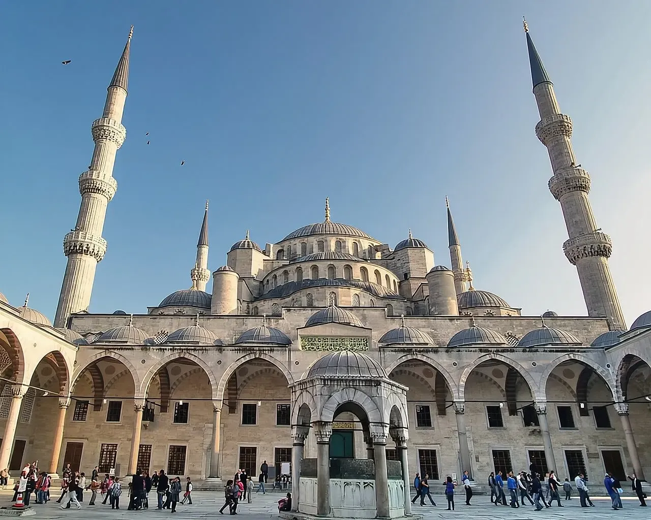 Istanbul: Blue Mosque & Hippodrome Square Guided Tour