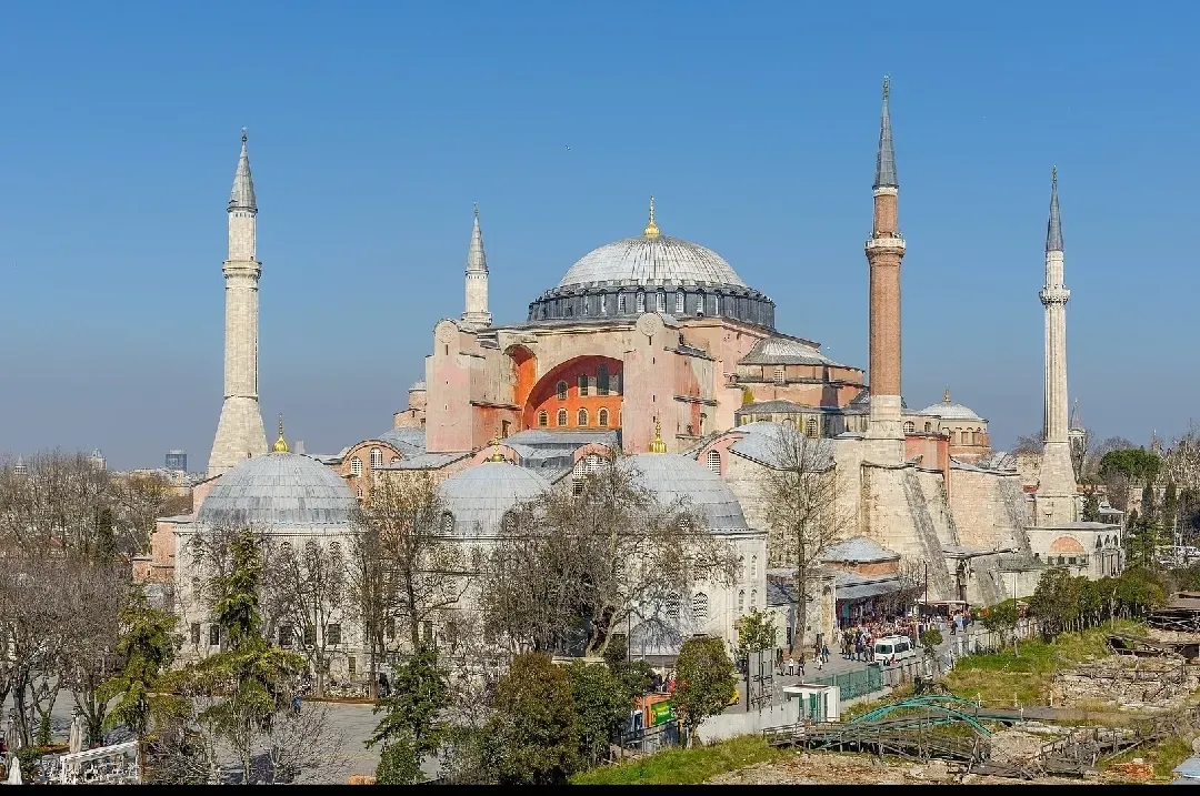 Guided tour of Hagia Sophia with optional audio guide and English-speaking guide