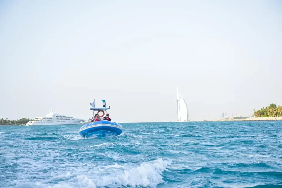 Dubai Marina : 1.5-Hour Atlantis Sightseeing Speedboat Tour