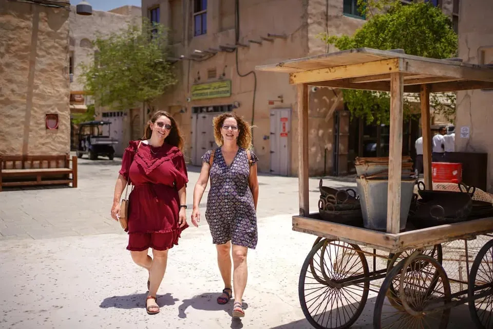 Old Dubai Guided Tour With Photographer: Souks & Street Food