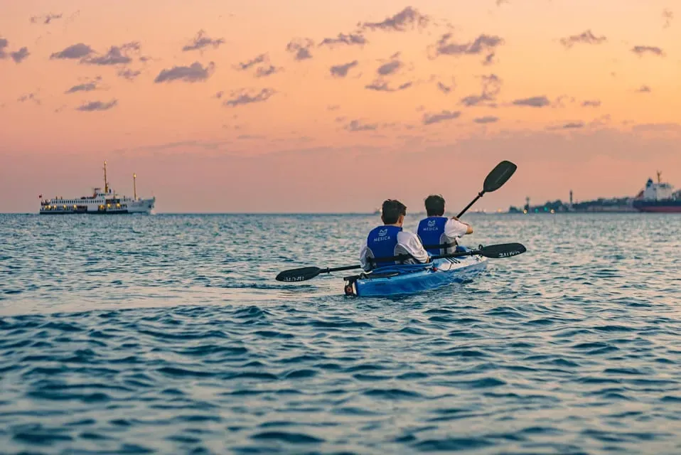 Istanbul: Bosphorus Canoe Experience by Maiden's Tower