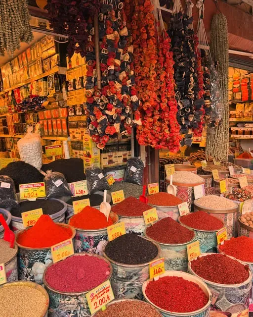Istanbul: Guided Food Tour with Ferry Ride and Tastings