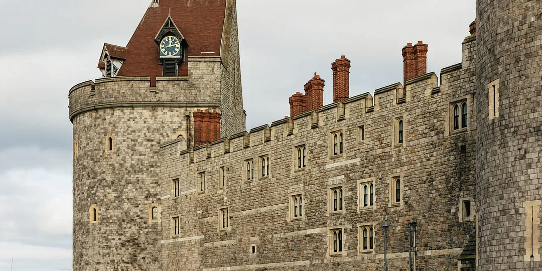 From London: Stonehenge Inner Circle and Windsor Day Trip