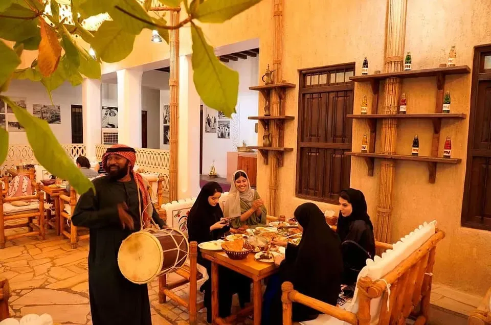 Old Dubai: Premium Historic Tour with Breakfast at Al Khayma