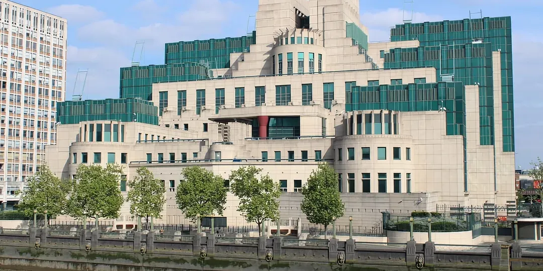 James Bond Shooting Locations 2-Hour Walking Tour of London