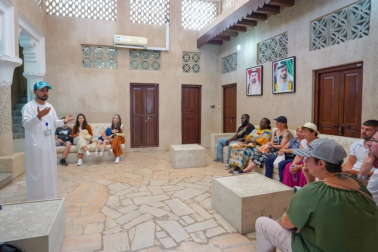 Dubai: Old Town, Souks, Street Food, Guided Tour & Abra Ride