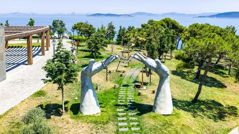 Istanbul: Democracy and Freedom Island Tour