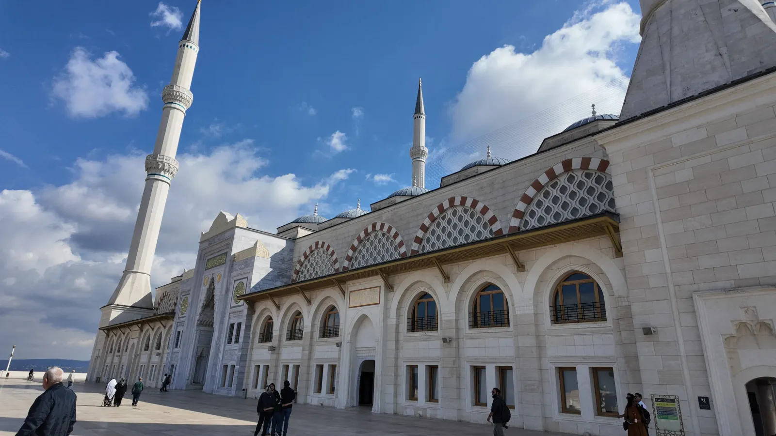 Explore Istanbul: 2 Continents of Bosphorus in One Day With Lunch and Guide