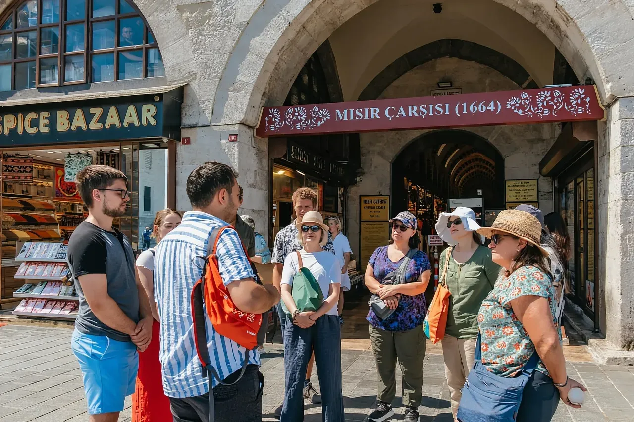 Istanbul: Guided Food Tour with 20+ Tastings on 2 Continents