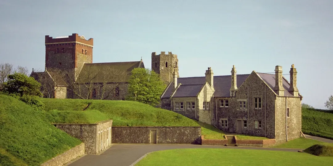 UK Christmas Eve Leeds Castle + Canterbury Christmas Market + White Cliffs Greenwich Day Tour