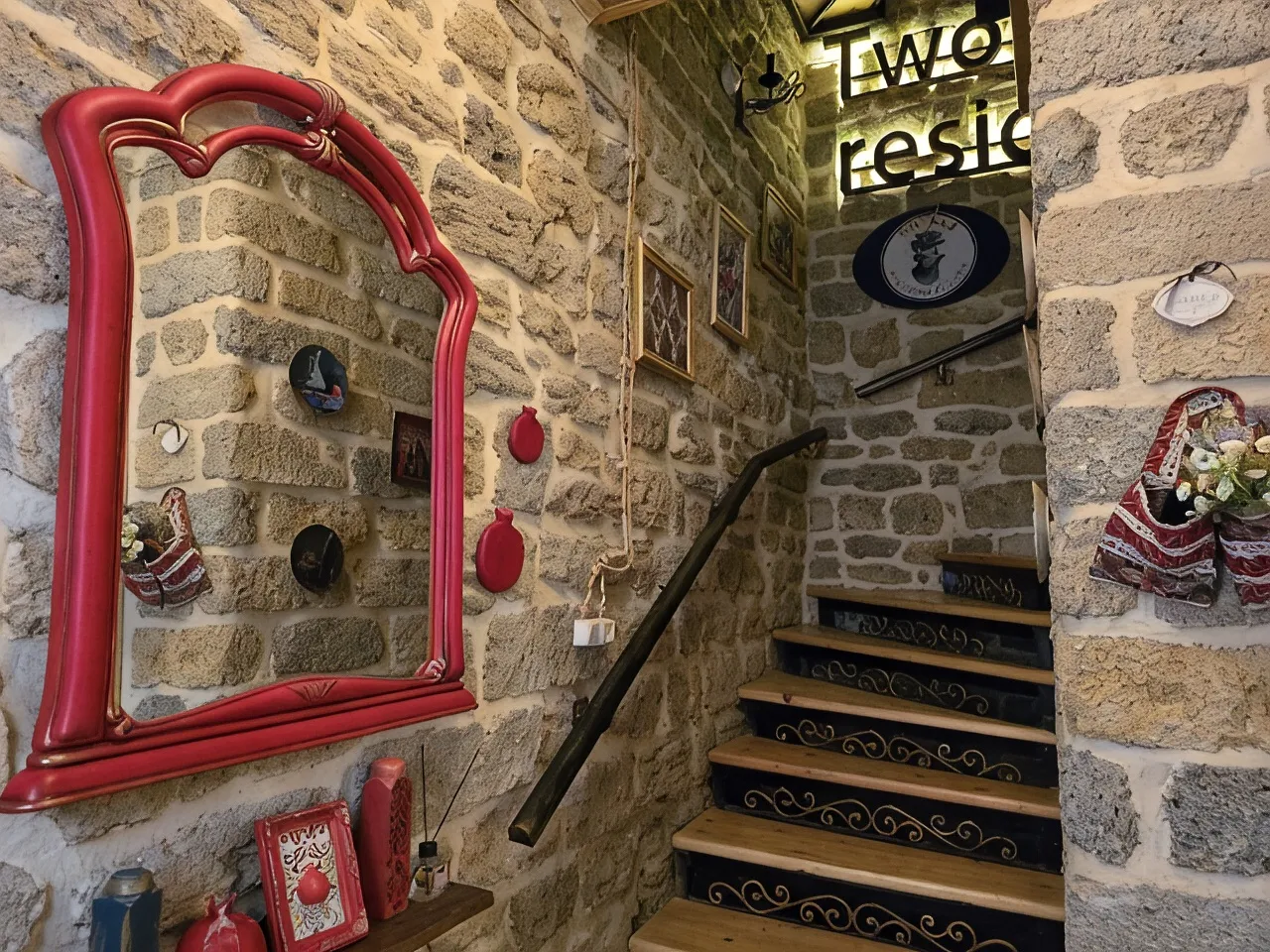 Old Rooms Hotel