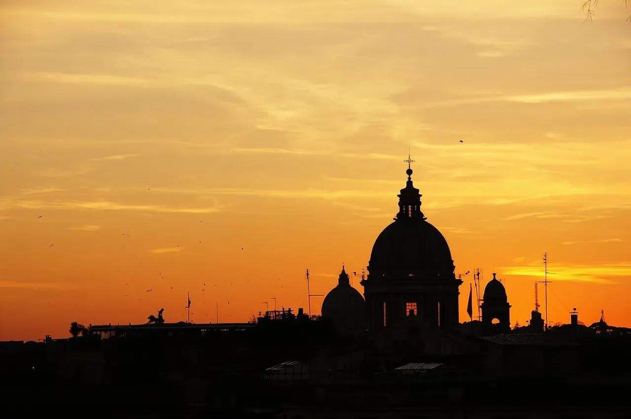 Rome: Piazzas and Fountains Sunset Tour with Aperitivo