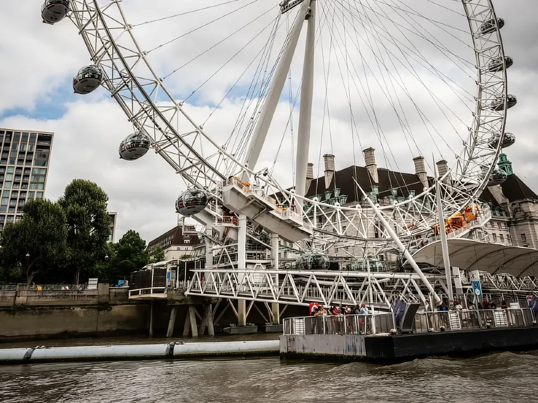 London: Thames River Cruise and 3-Hour Westminster Tour