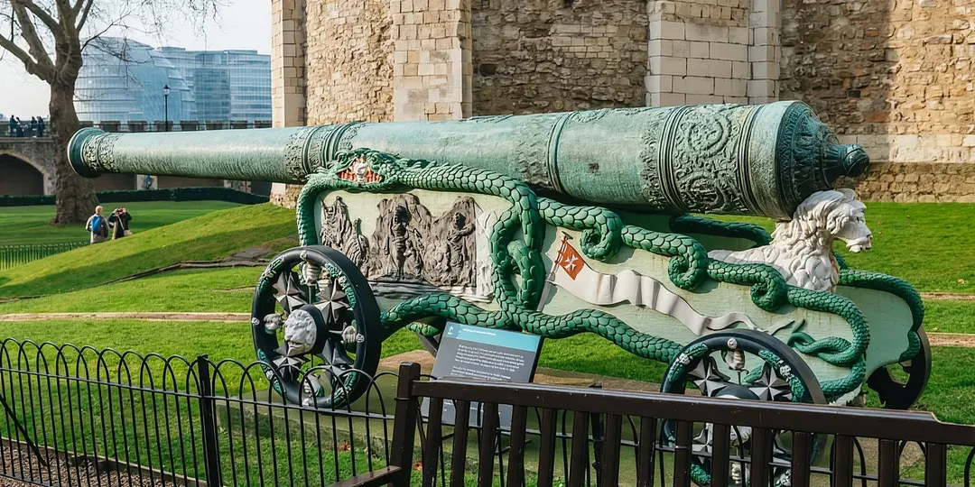 Tower of London Early Access with Beefeater and Crown Jewels