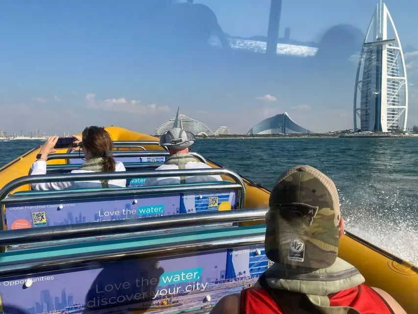Dubai Marina: Guided Sightseeing Tour by Speedboat