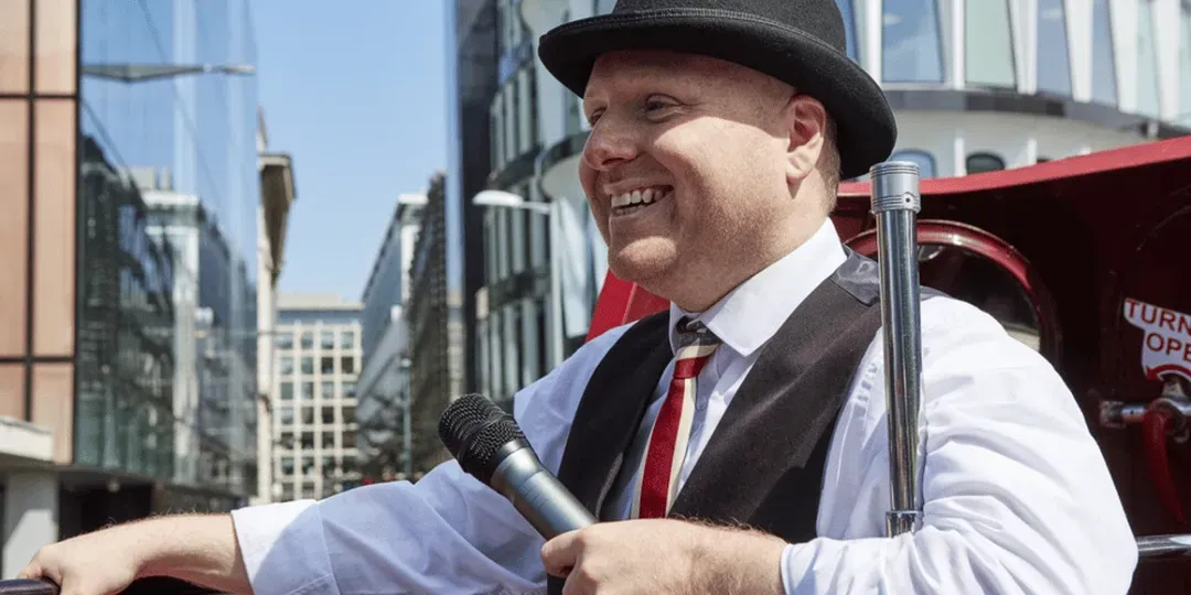 London: Vintage Open-Top Bus Tour with Live Guide