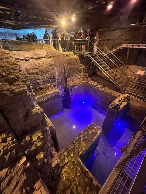 Rome: Trevi Fountain District Underground Tour
