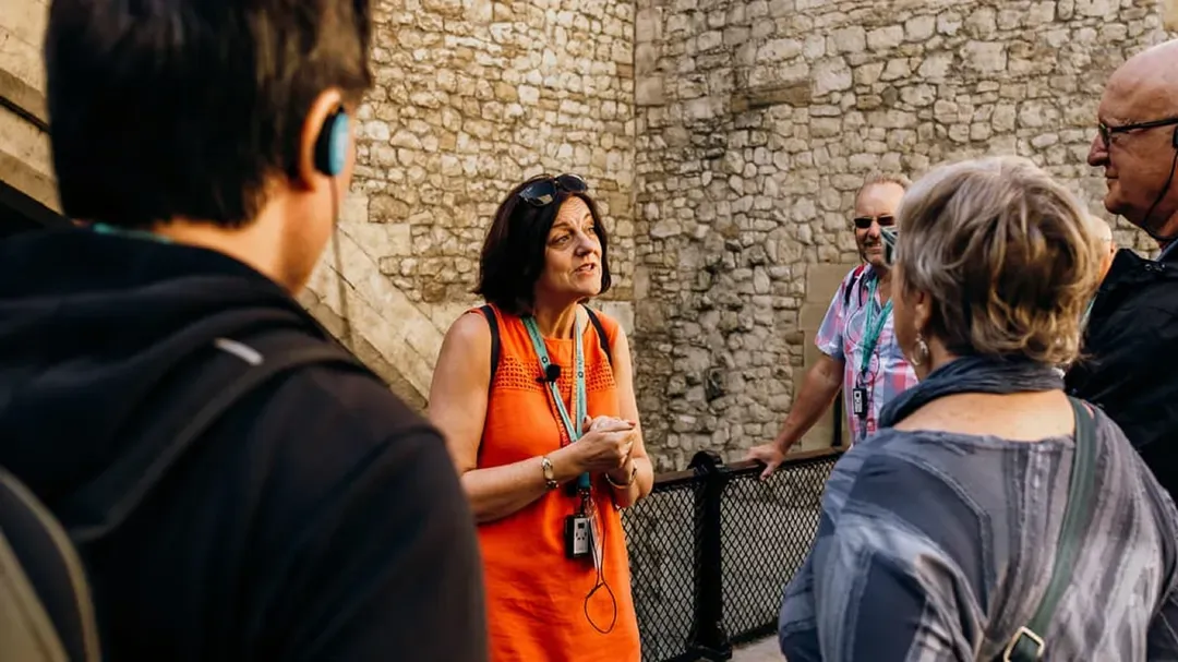 Tower of London & Crown Jewels & Thames River Cruise Tour